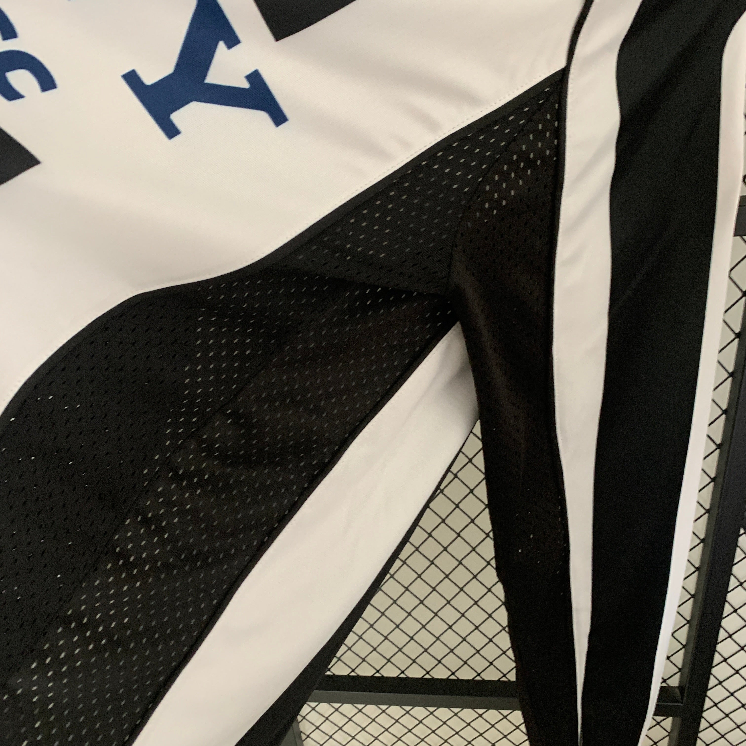 Juventus longsleeve home jersey. Season 97/98