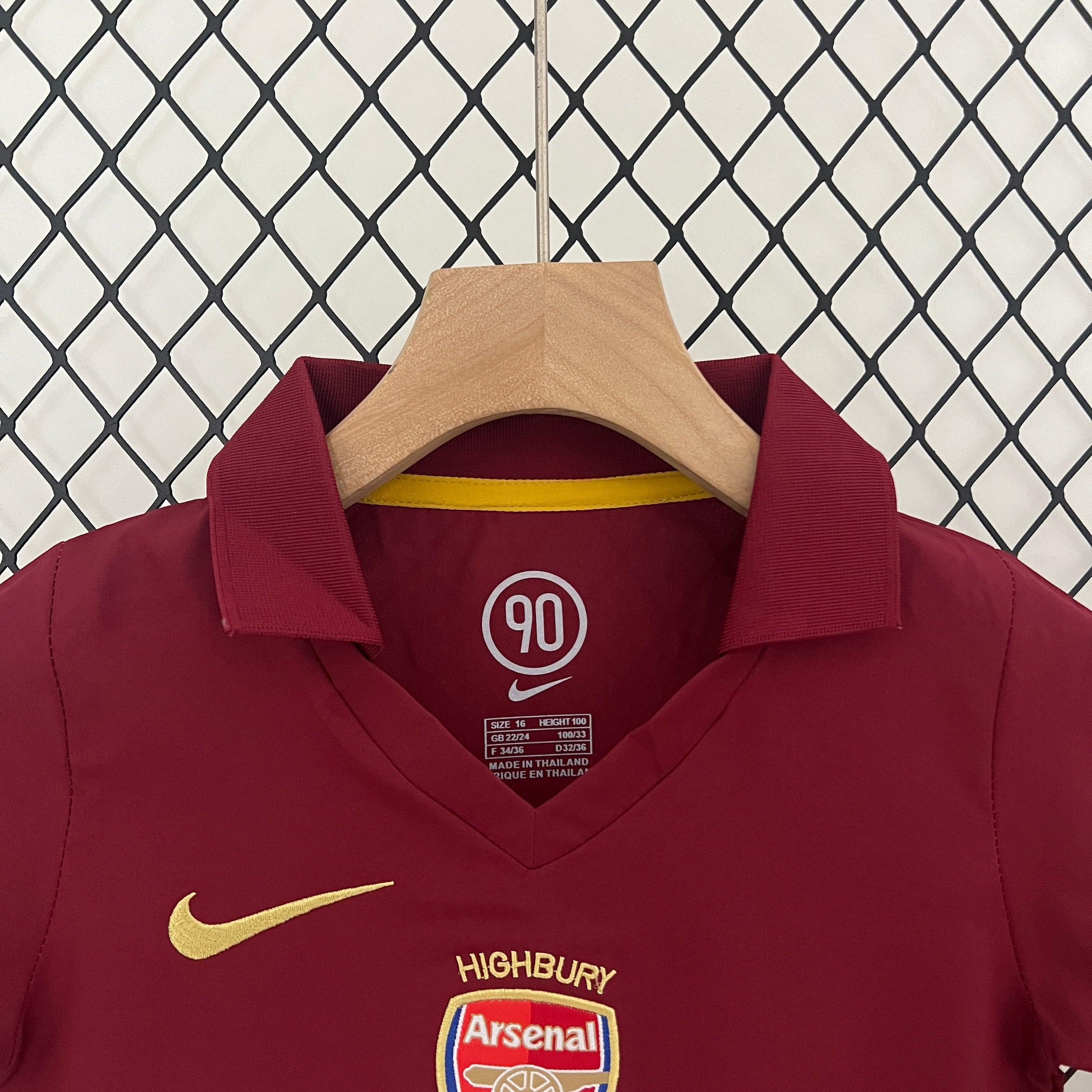 Arsenal home kids set. Season 05/06