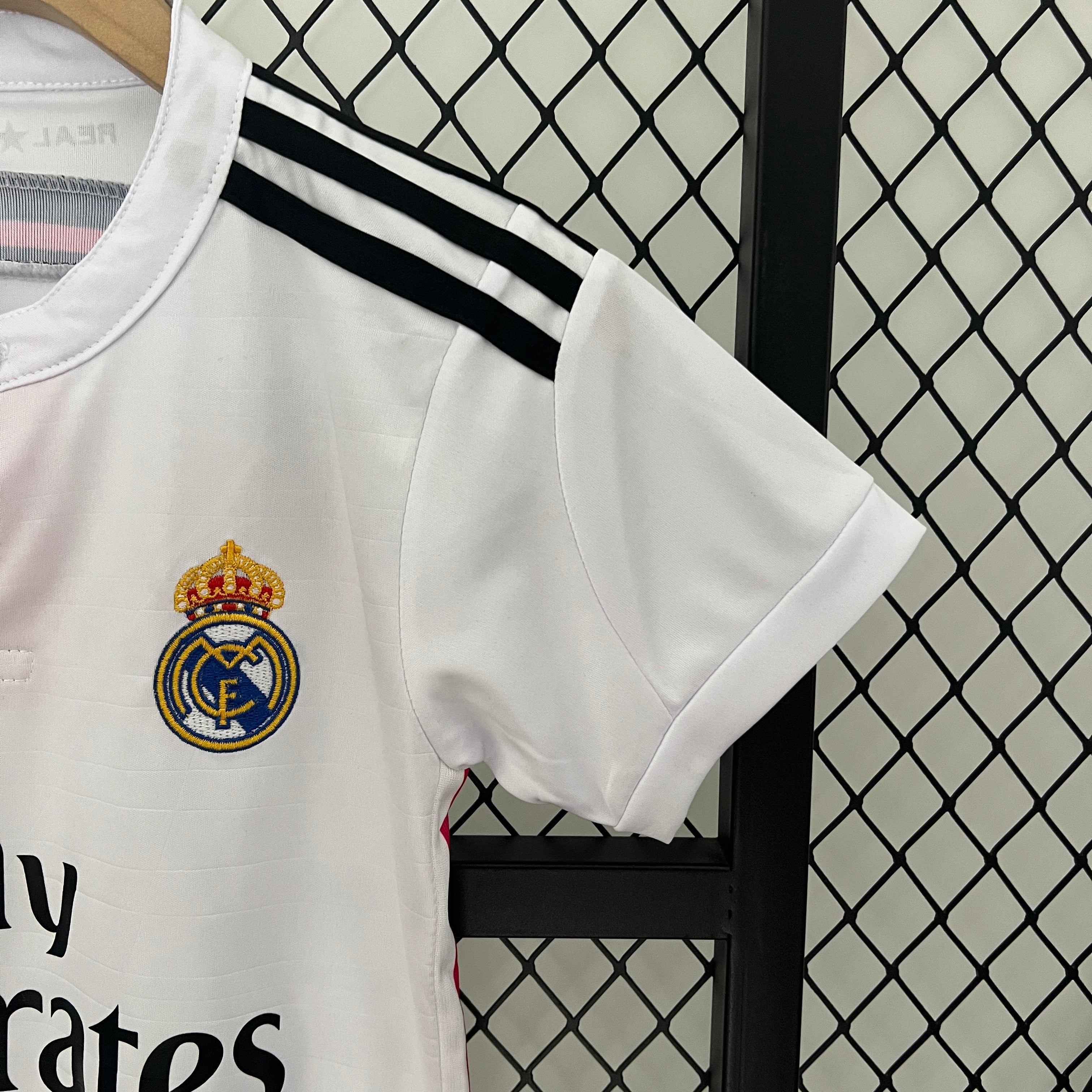 Real Madrid home kids set. Season 14/15