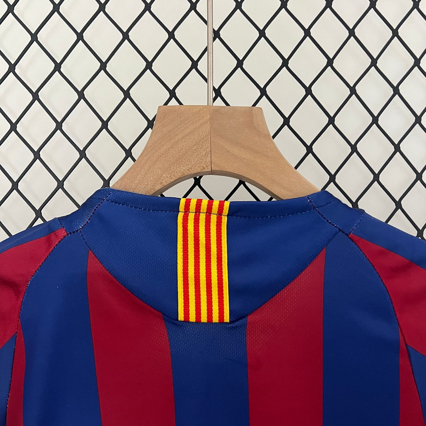 Barcelona home kids set. Season 05/06