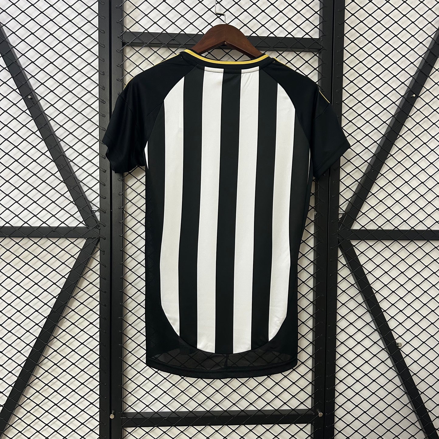 Atletico Mineiro home jersey for women. Season 25/26
