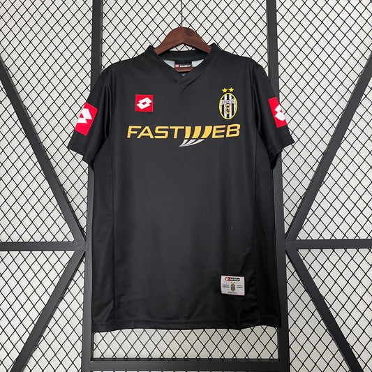 Juventus away jersey. Season 01/02