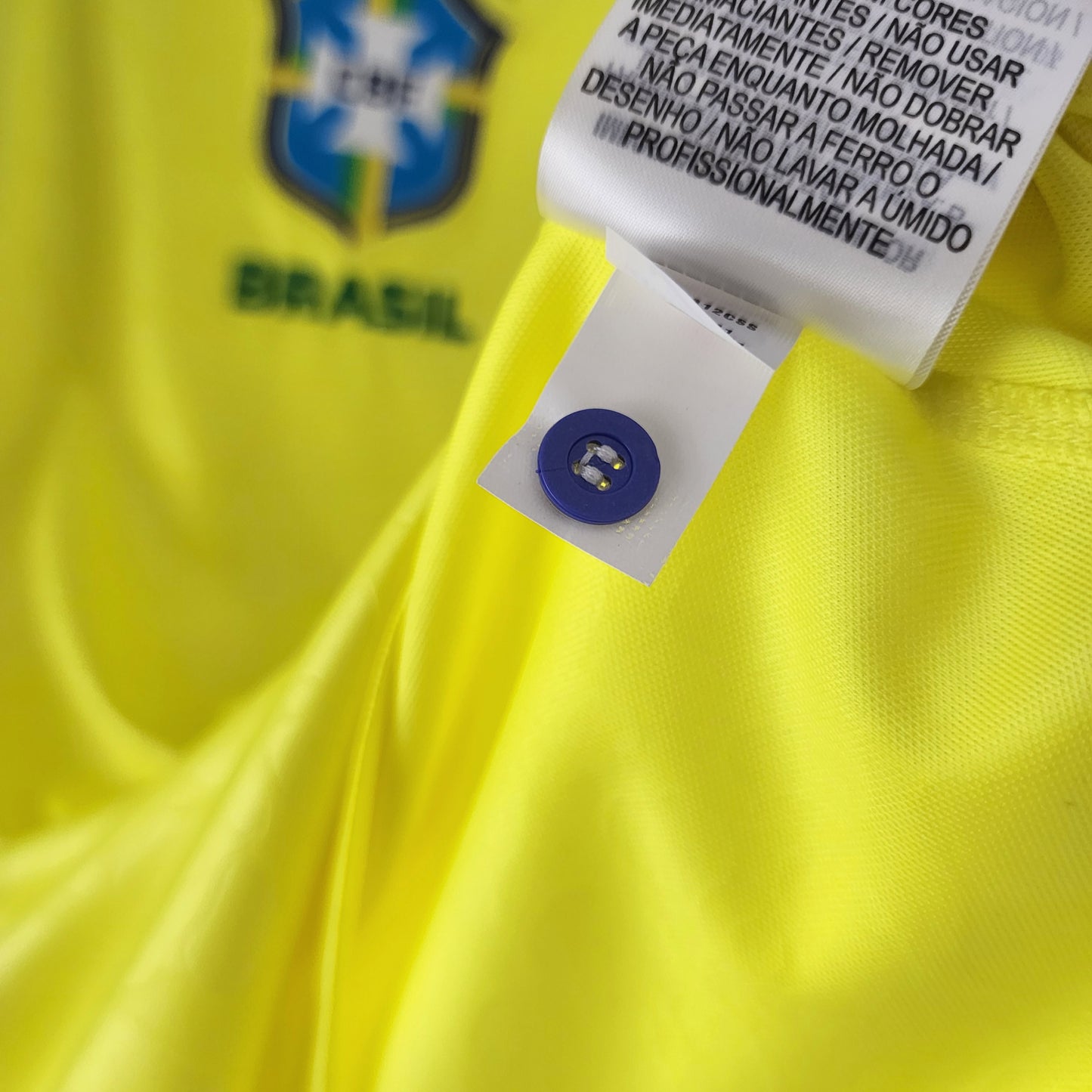 Brazil home jersey for women. Season 21/22
