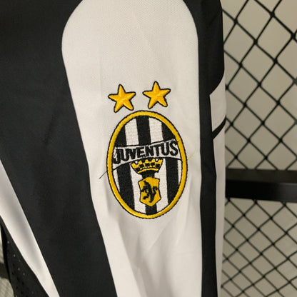 Juventus longsleeve home jersey. Season 97/98