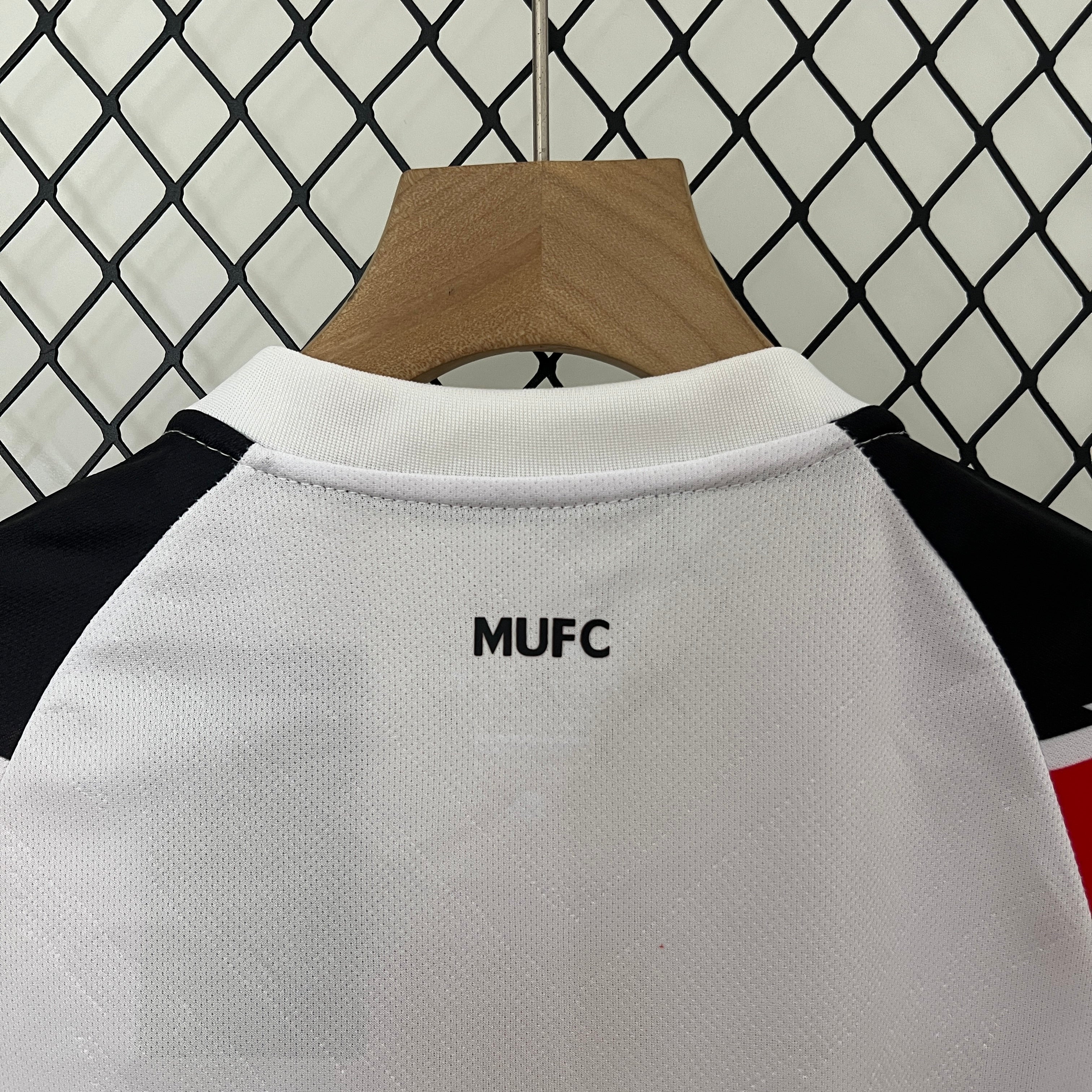 Mancheter United UCL 2011 Final away kids set.