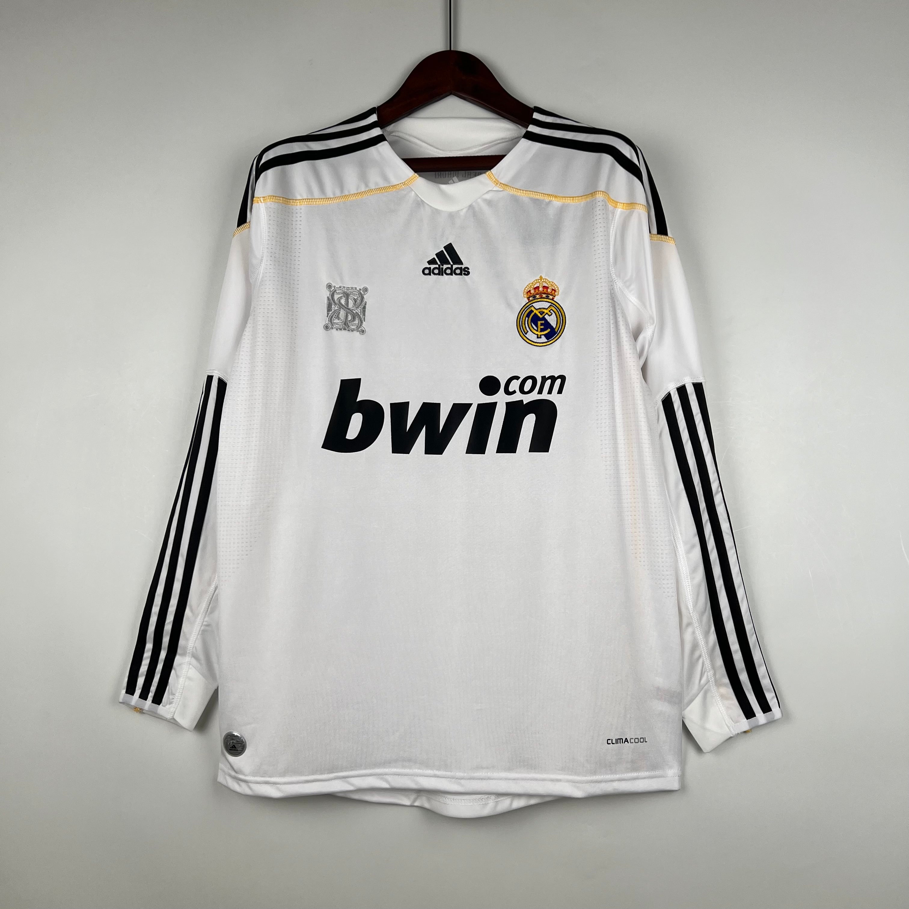 Real Madrid longsleeve home jersey. Season 09/10