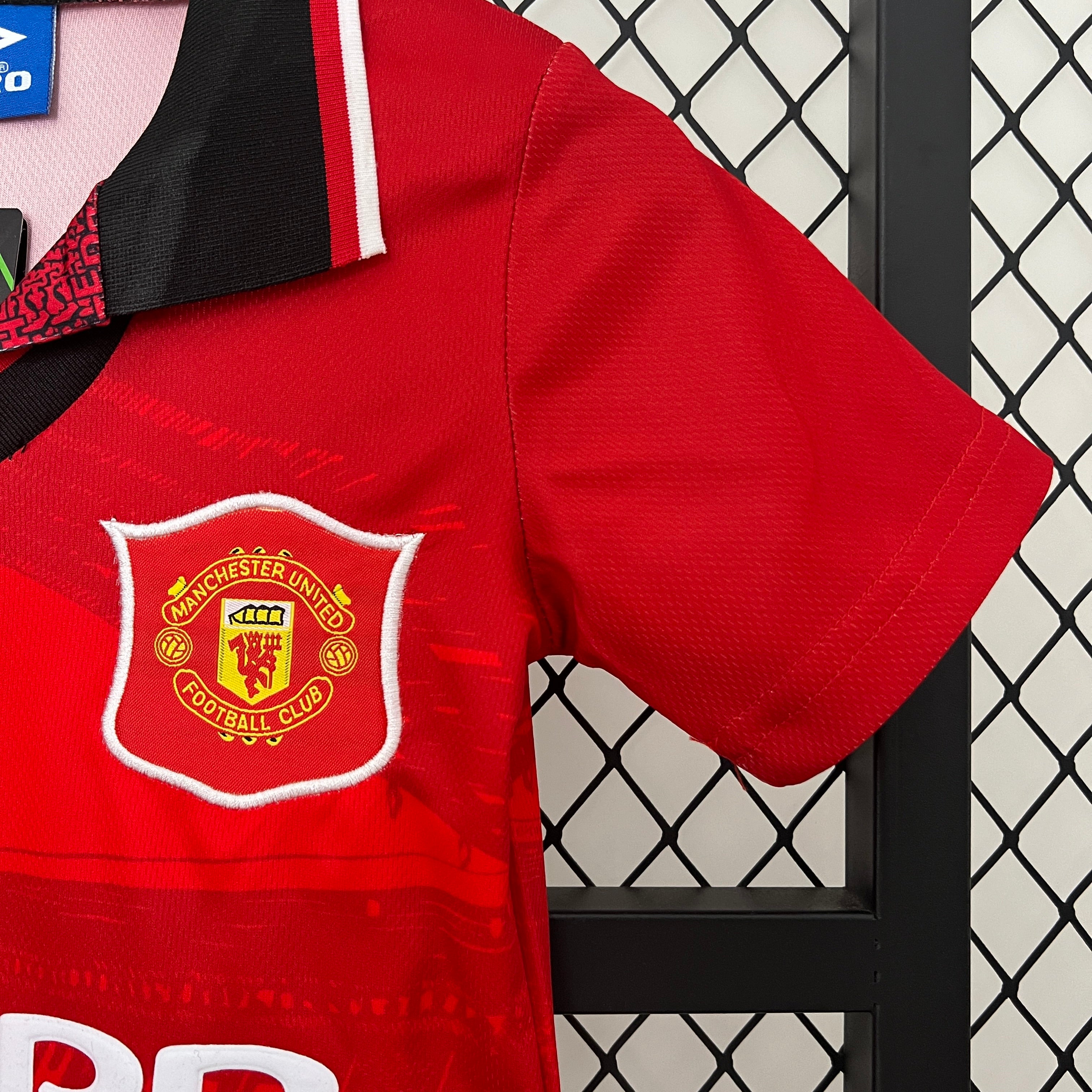 Manchester United home kids set. Season 94/95