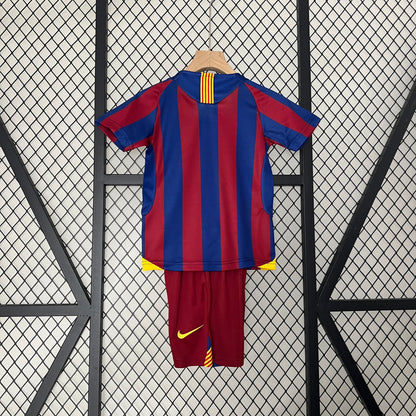 Barcelona home kids set. Season 05/06
