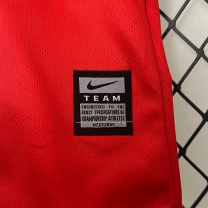 Manchester United home kids set. Season 09/10