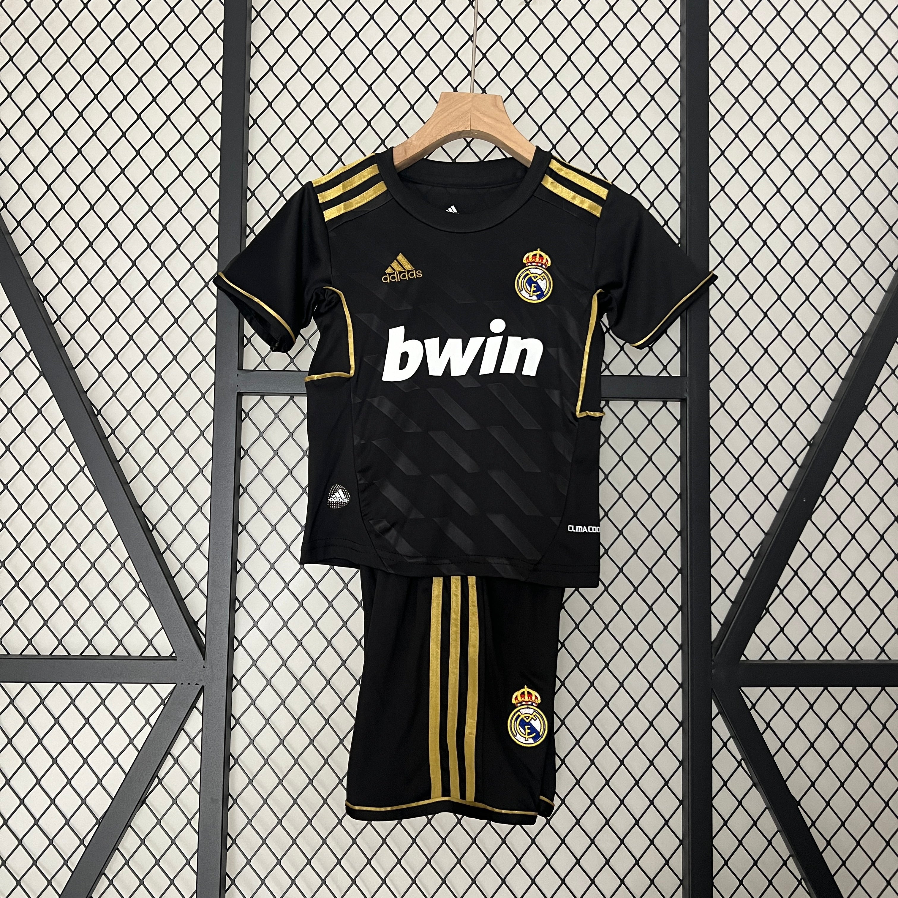 Real Madrid away kids set. Season 11/12