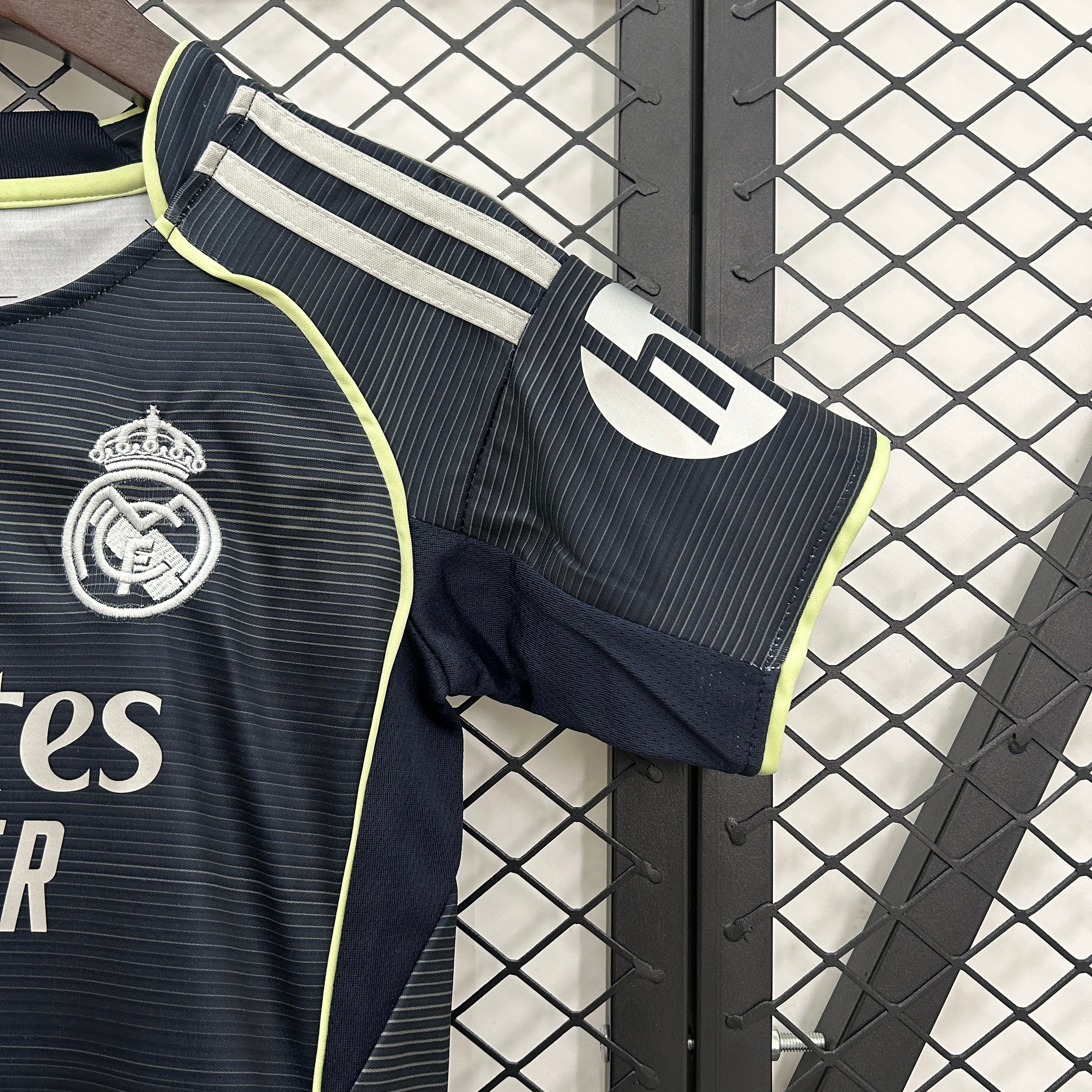 Real Madrid away kids set. Season 25/26