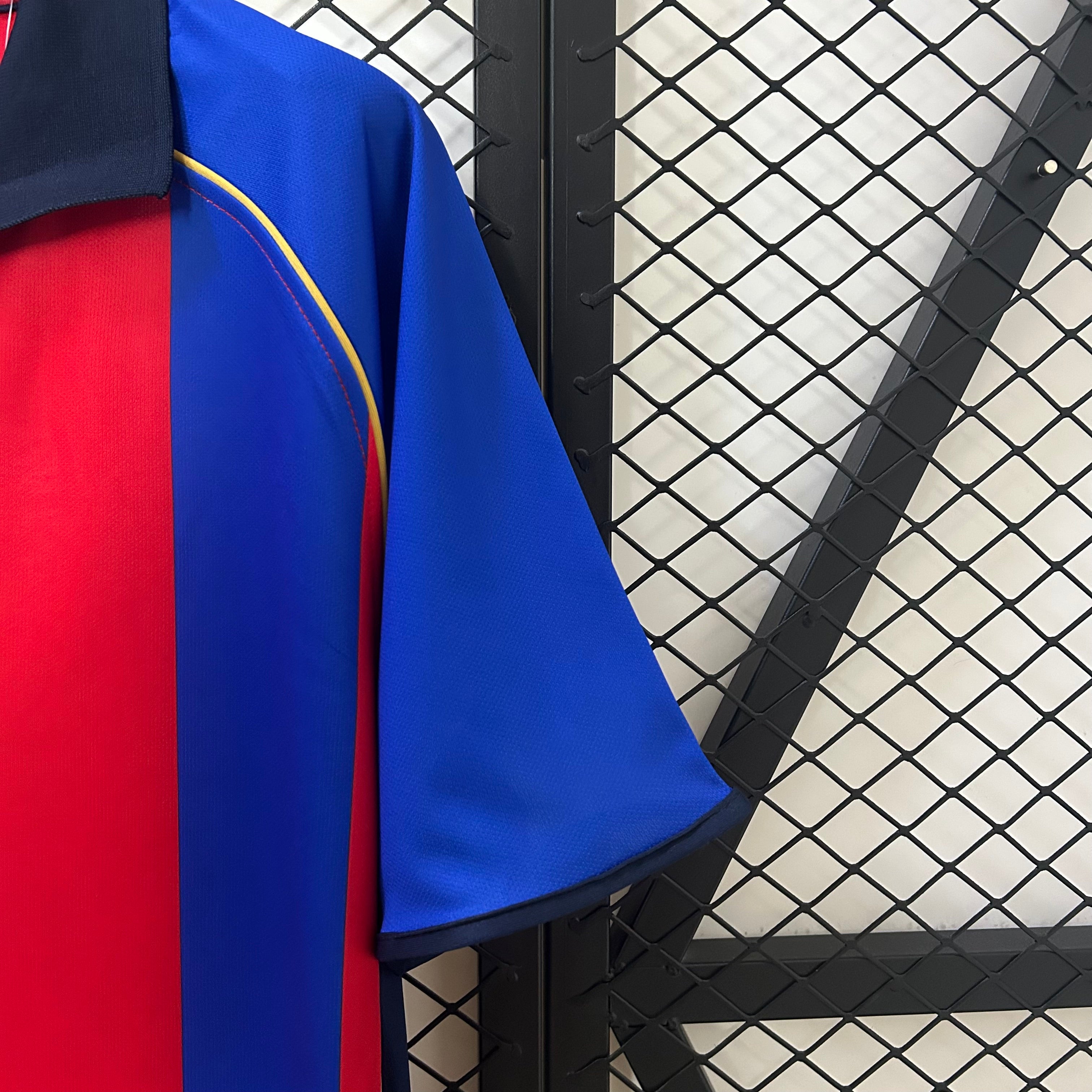 Barcelona home jersey. Season 01/02