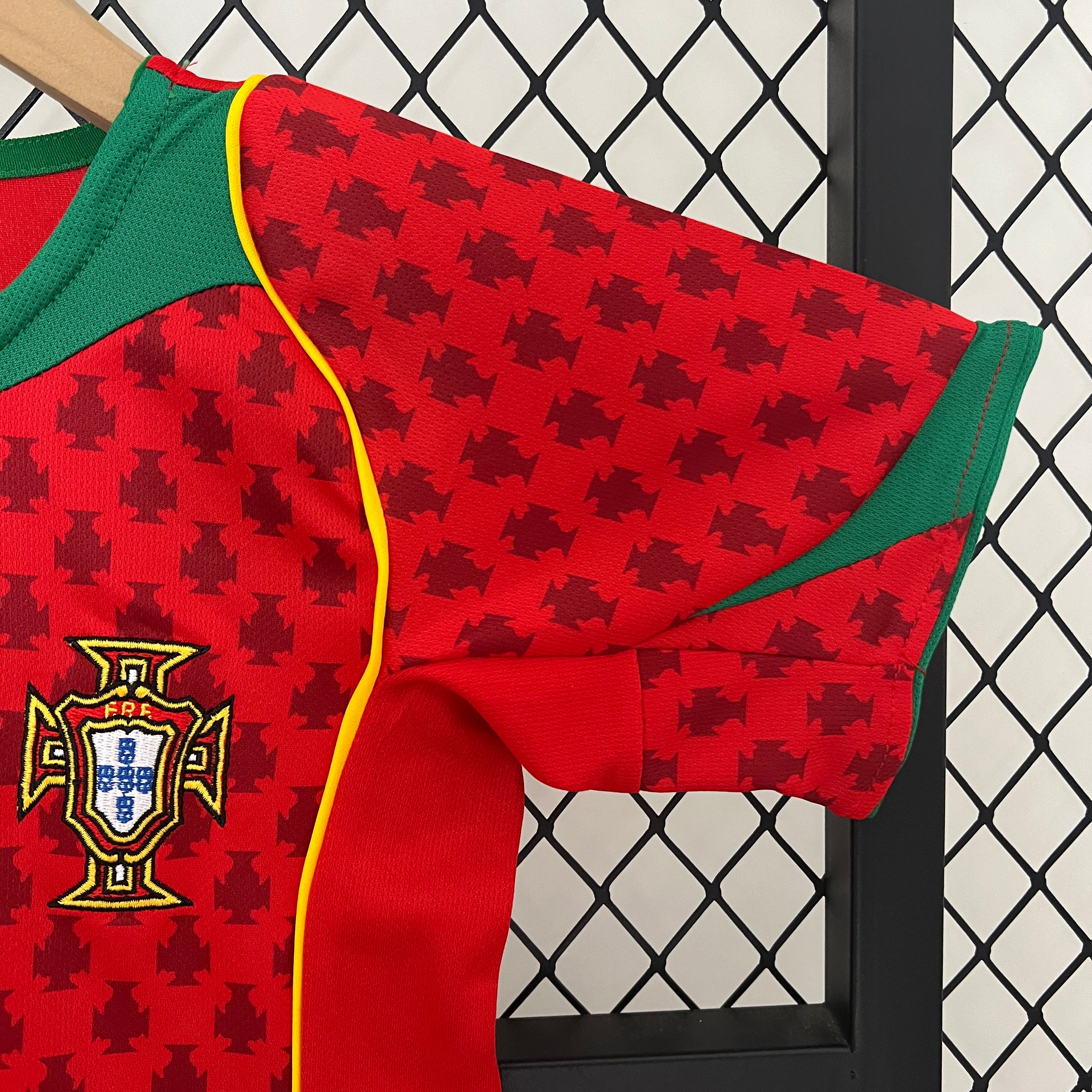 Portugal 2004 home kids set.