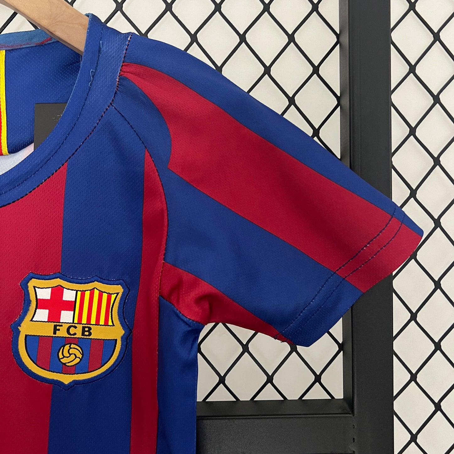 Barcelona home kids set. Season 05/06