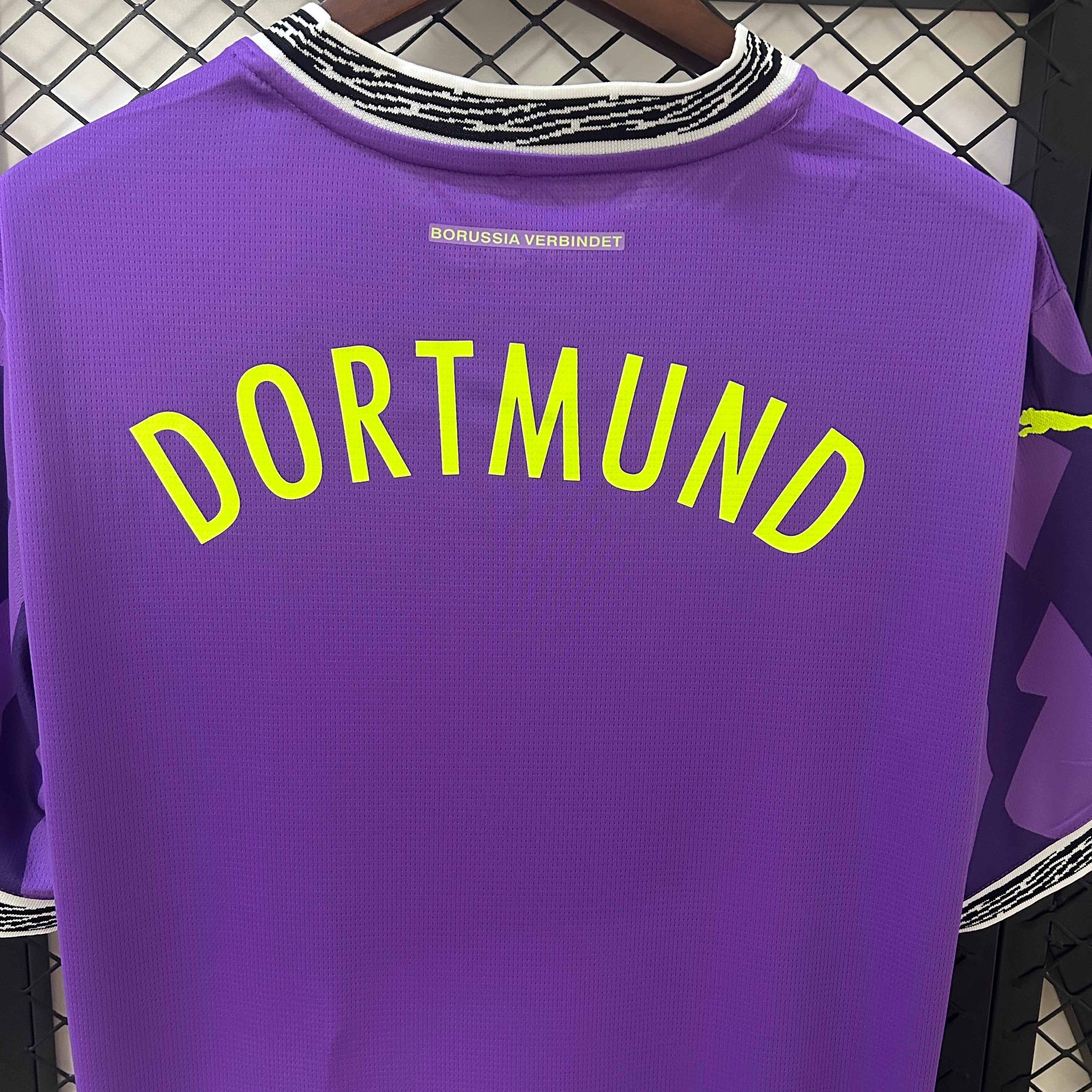 Borussia Dortmund goalkeeper jersey. Season 24/25