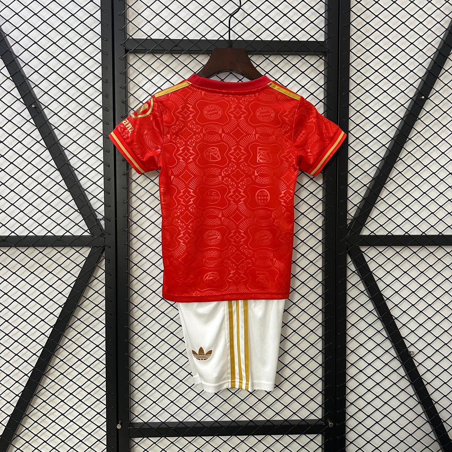 Bayern Munich 125th Anniversary kids set. Season 25/26