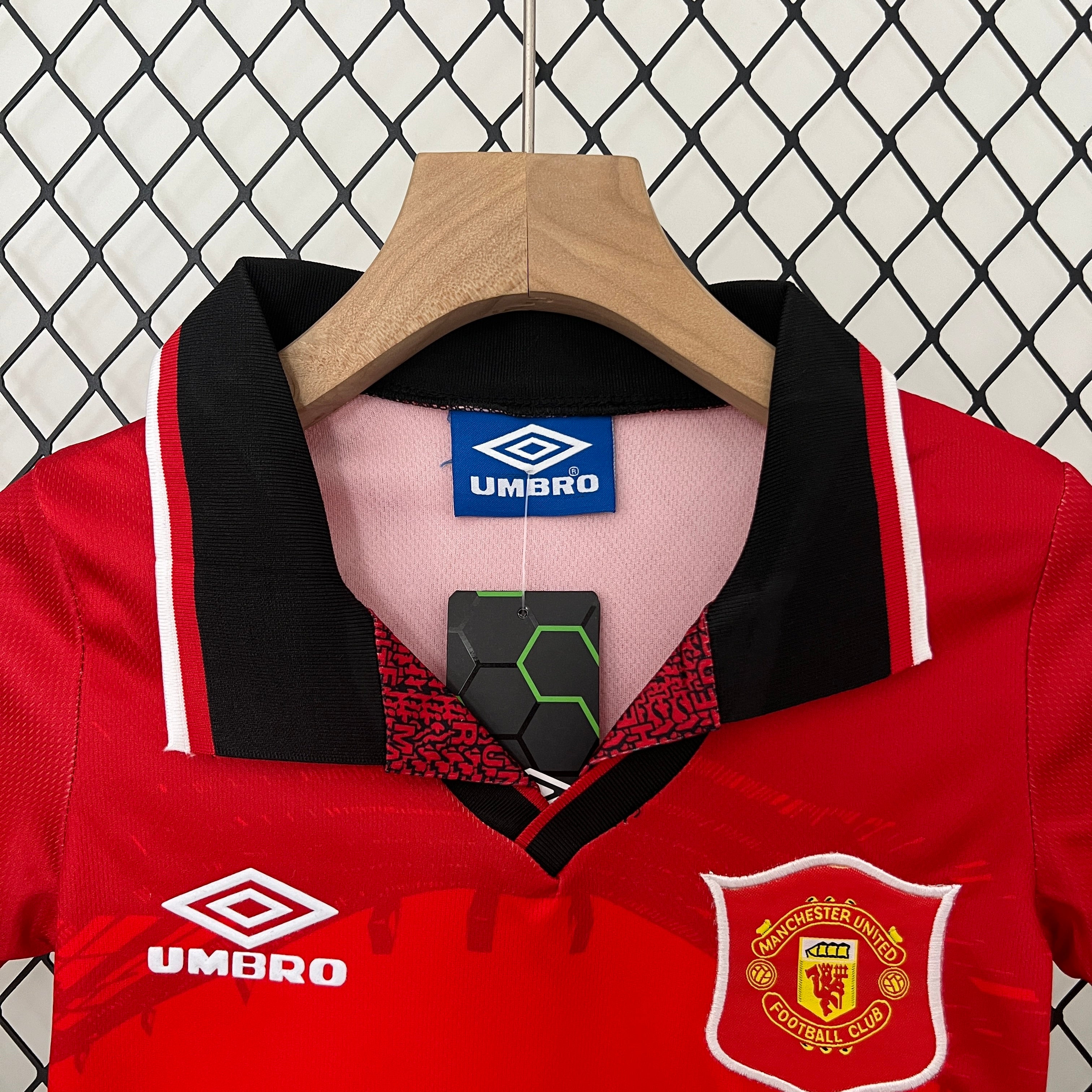 Manchester United home kids set. Season 94/95