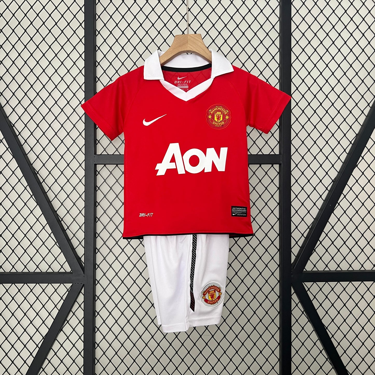 Manchester United home kids set. Season 10/11