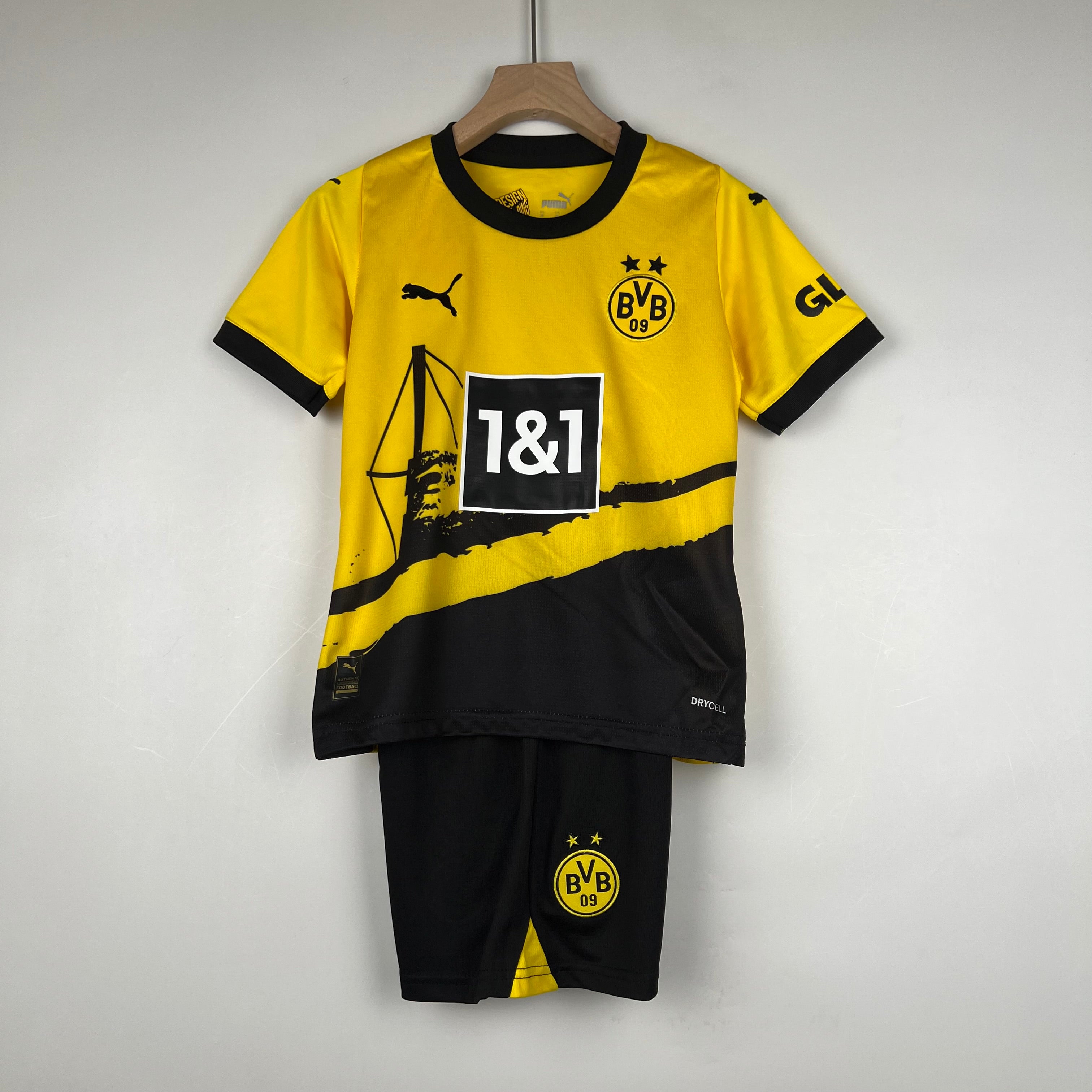 Borussia Dortmund home kids set. Season 23/34