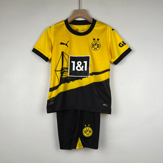 Borussia Dortmund home kids set. Season 23/34