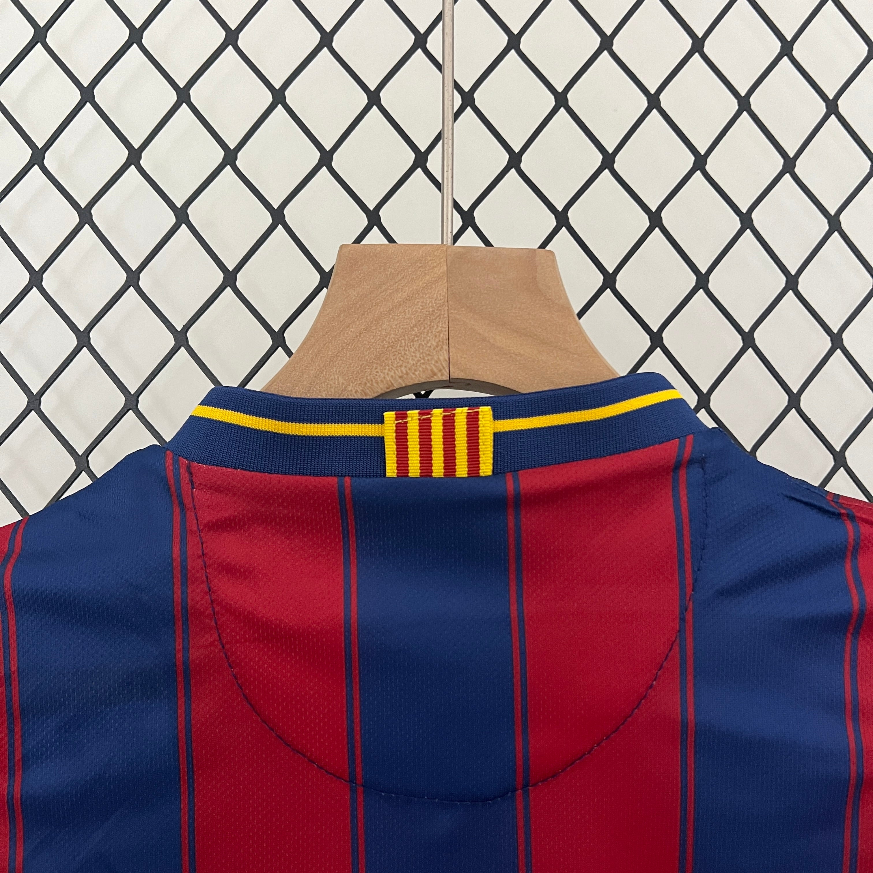 Barcelona home kids set. Season 09/10