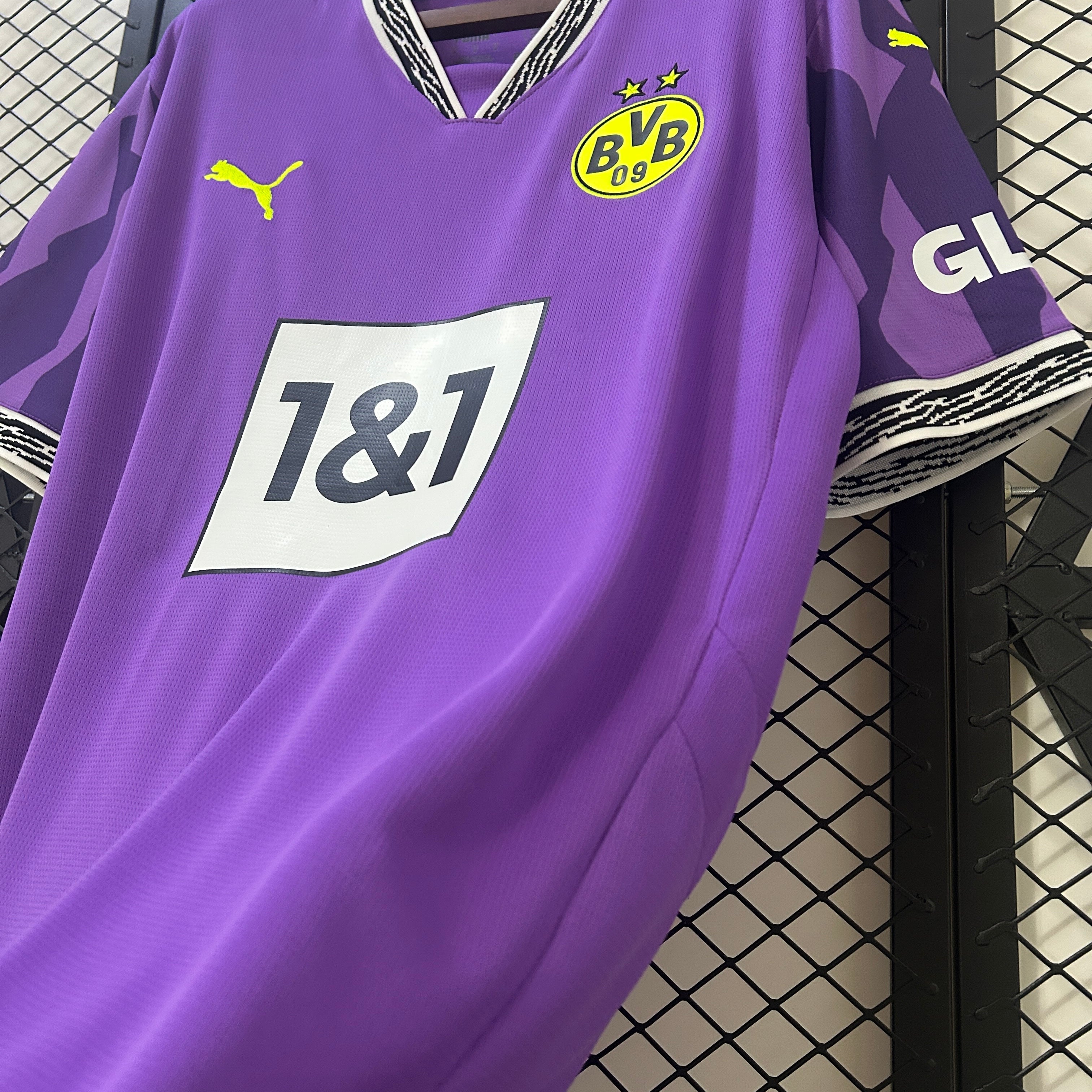 Borussia Dortmund goalkeeper jersey. Season 24/25
