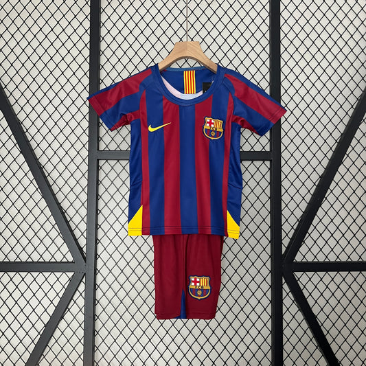 Barcelona home kids set. Season 05/06