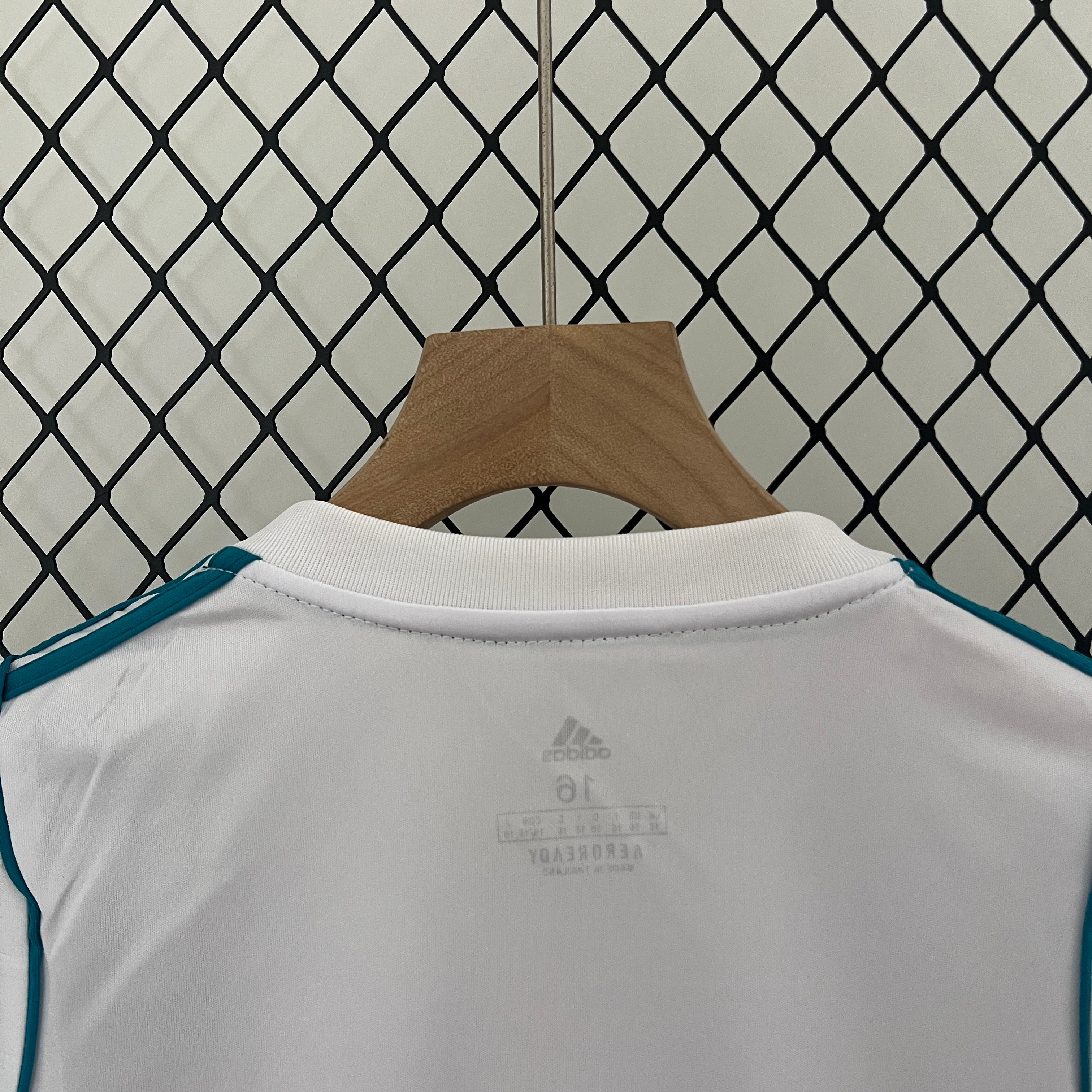 Real Madrid home kids set. Season 17/18