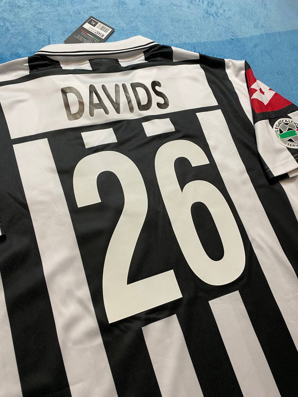 Juventus home jersey. Season 01/02. Edgar Davids