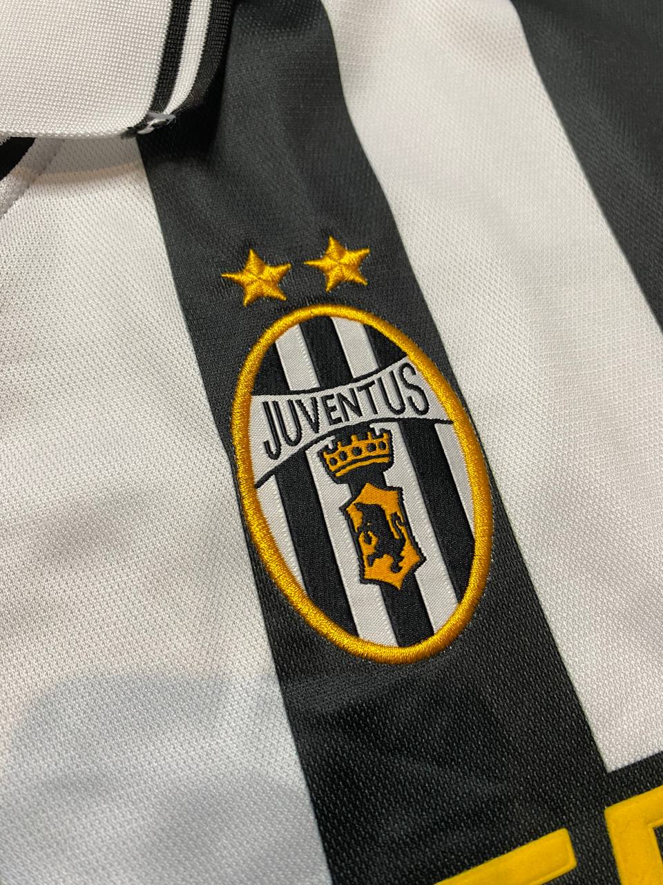 Juventus home jersey. Season 01/02. Edgar Davids