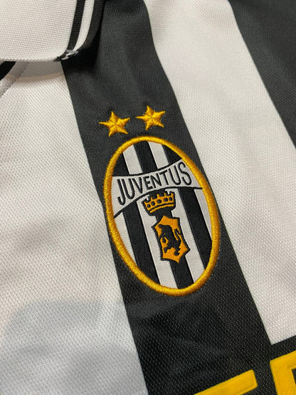 Juventus home jersey. Season 01/02. Edgar Davids
