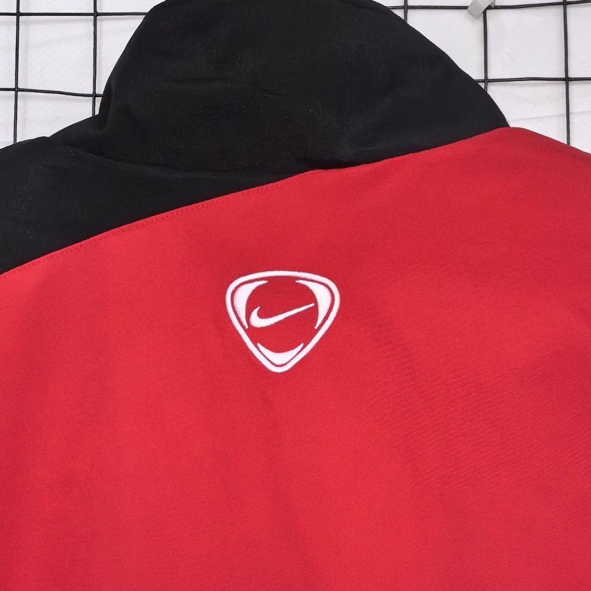 Manchester United 2007 vintage pre-match windbreaker